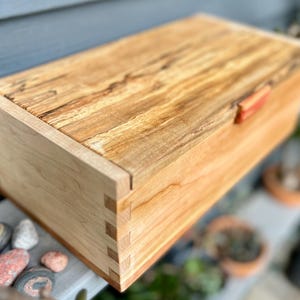 Große Erinnerungsbox aus gestocktem Ahorn und Kirschholz - handgefertigt, perfektes Geschenk!