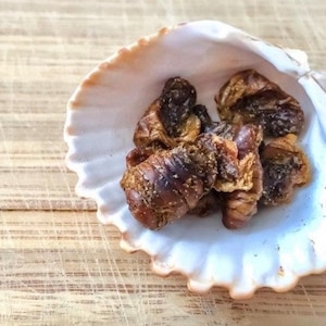 Alimento para pupas de gusanos de seda y cangrejos ermitaños