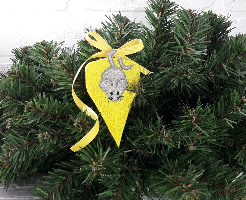 Free Standing Lace Instant Download Machine Embroidery Design 4\u04454 hoop FSL mouse on a piece of cheese
