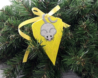 FSL mouse on a piece of cheese - Free Standing Lace Instant Download Machine Embroidery Design 4х4 hoop