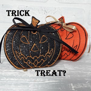 Boîte de bonbons en feutre Halloween ITH pour cadeau ou surprise motif de broderie Machine citrouille 2 tailles - cerceau de 6 x 10 po Cerceau de 7 x 12 po
