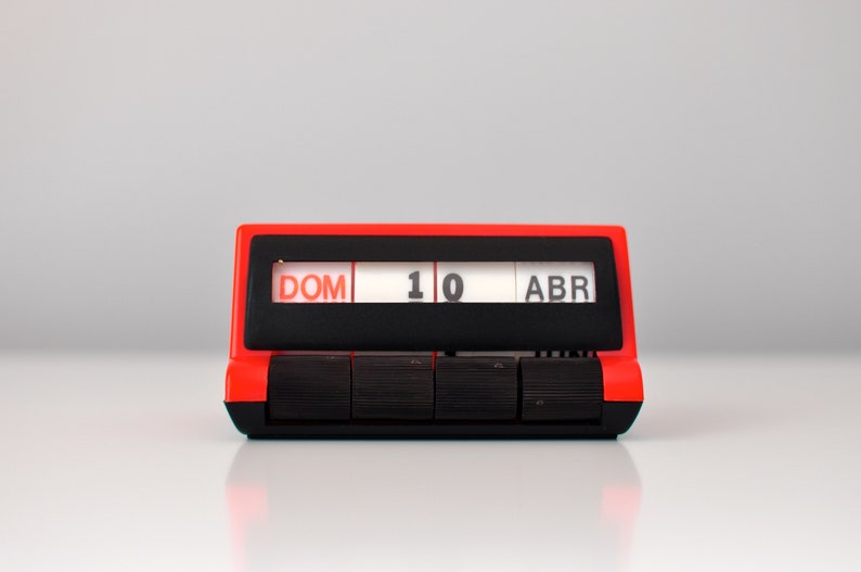 Space Age Red Perpetual Desk Calendar 70 S Seventies Made In Gb Plastic Minimal Design Office Stationery Ocfvd