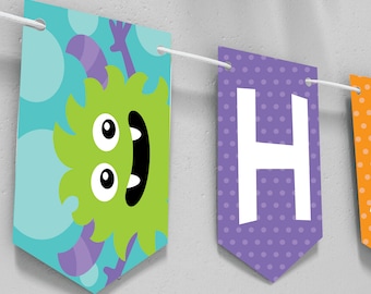 Puede incluir: Una pancarta de cumpleaños de monstruo colorida con colores morado, azul y verde. La pancarta tiene las letras "Happy" en ella.