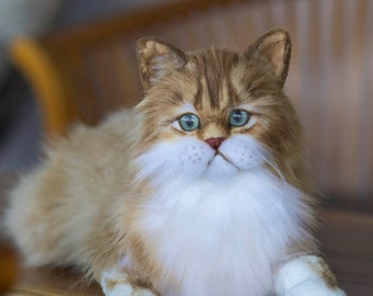 リアルなペルシャ猫のぬいぐるみ：手作りフェイクファー肖像画