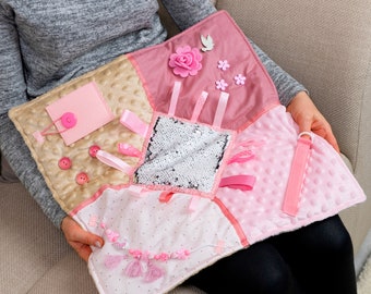 Couette Big Fidget, couleurs rose pâle, couverture sensorielle pour maman, tapis d'éveil tactile, maladie d'Alzheimer, démence, autisme, TDAH, coussin pour soulager l'anxiété