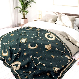 Manta polar ártica verde bosque con luna celestial y constelaciones / Manta con estrellas, planetas y luna creciente para sofá, decoración cósmica para dormitorio
