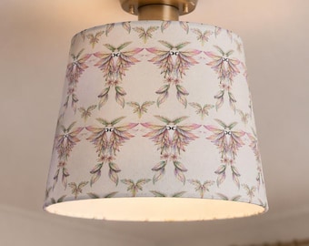 Abażur Pastel Moth Empire | Ręcznie robiony abażur z tkaniny | Ekskluzywne oświetlenie Cottagecore | Delikatny, fantazyjny wystrój