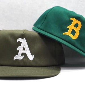 Gorra snapback deportiva de 5 paneles, no estructurada, personalizada, con letras antiguas en inglés, del equipo de EE. UU., con capucha y bordado clásico.
