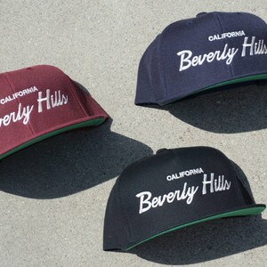 Personalisierte kundenspezifische Stadt-Weinlese-Schrift-Schreibschrift Stadt-Beverly Hills Kalifornien USA Sport-Hysteresenhut-Schriftkappengeschenke für alte Schulteamhüte