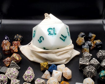 D20 PILLAR CANDLE