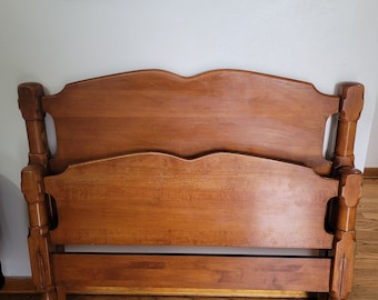 Vintage Pine Traditional Twin Bed with metal frame included