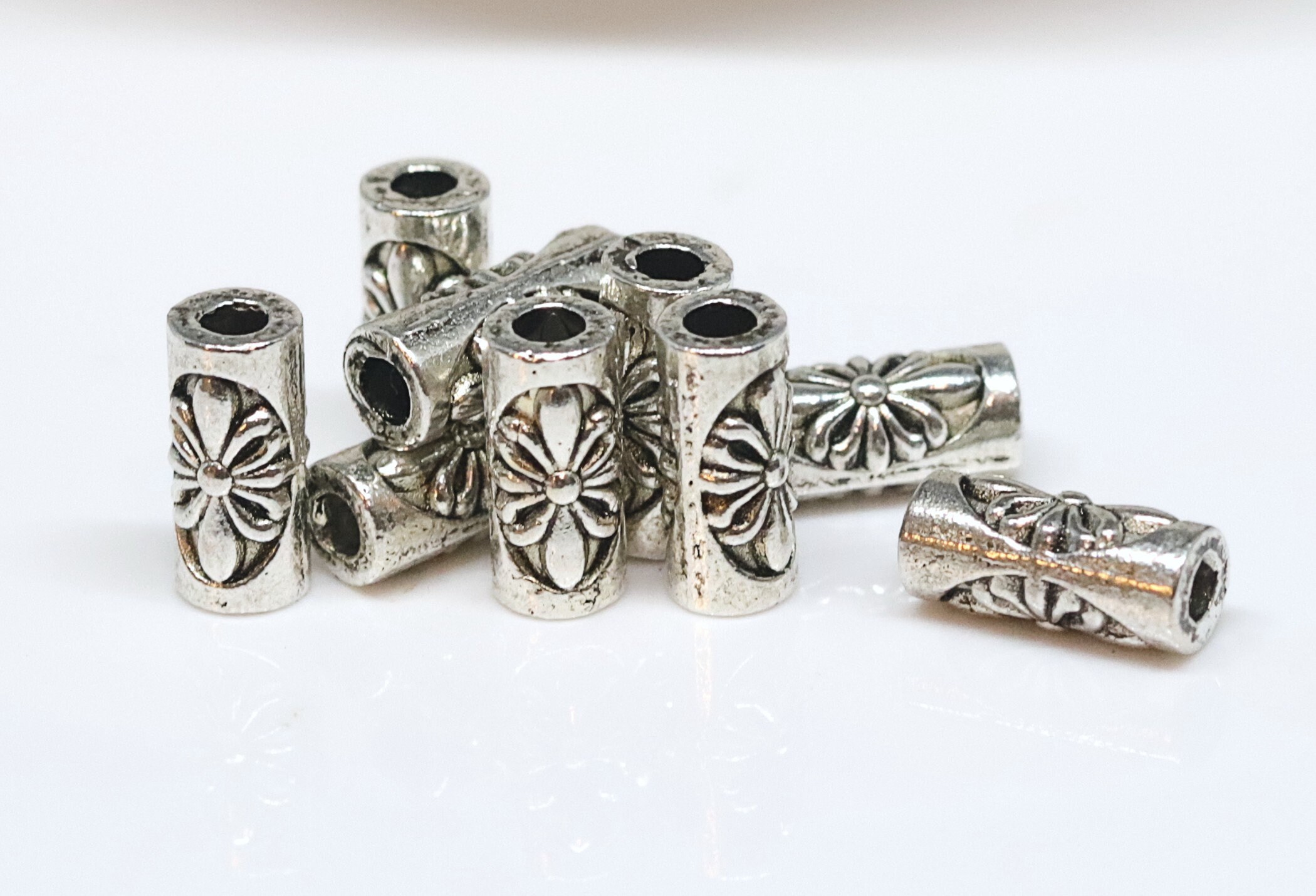 Pandahall 200Pcs Stile Tibetano Perline In Lega di Colore Argento Antico Mista Cuore Croce Rotondo Fiore Forma Allentato Distanziatore Charms per la creazione di Gioielli