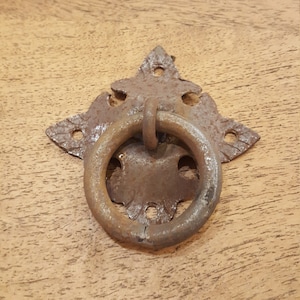 Iron Fleur Ring Pull