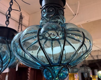 Handgeblazen glas ijzeren tulp lichthanger - turkoois