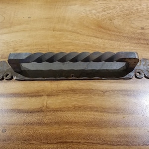 2 Iron Door Arrowhead & Twist Handles - Metal