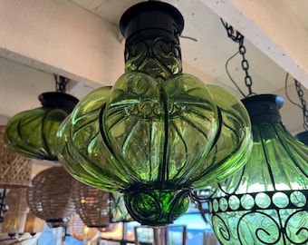 Handgeblazen glas ijzeren tulp lichthanger - groen