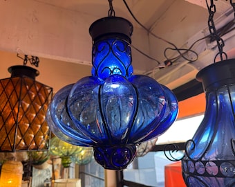 Handgeblazen glazen ijzeren tulp lichthanger - blauw