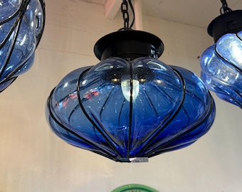 Handgeblazen glazen ijzeren pompoen lichthanger - blauw