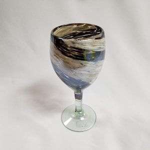 1 Hand Blown Wine Glass - Mocha/Cream Swirl