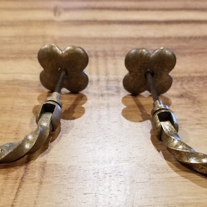 2 Iron Flower Ring Pulls - Bronze/Gold 2 Hole