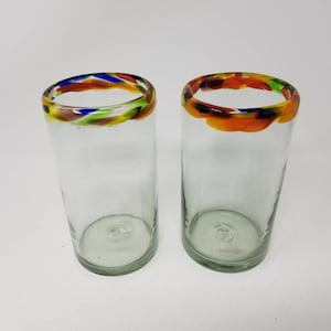 2 mundgeblasene Wassergläser - Konfettirand