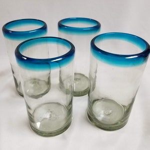 4 vasos de agua soplados a mano, borde turquesa