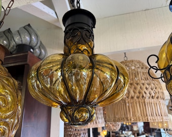 Handgeblazen glas ijzeren tulp lichthanger - amber
