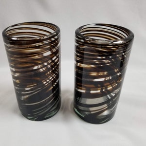 2 handgeblazen waterglazen - Chocoladewerveling