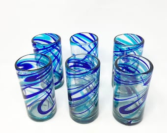 6 vasos de agua soplados a mano - Remolino turquesa/azul