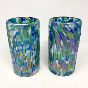 2 handblåsta vattenglas - Egeisk blå skimrande