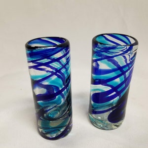 2 Handgeblazen Shot Glasses - Turquoise /Blue Swirl