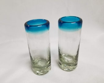 Juego de 2 vasos de chupito soplados a mano - Borde turquesa