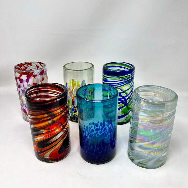 6 różnych ręcznie dmuchanych szklanek do wody