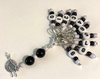 Row counters for knitting and crochet, set of 10 with an onyx progress keeper.