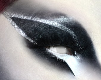 Spaceman Waterbased Liquid Eyeliner - True Silver Metallic