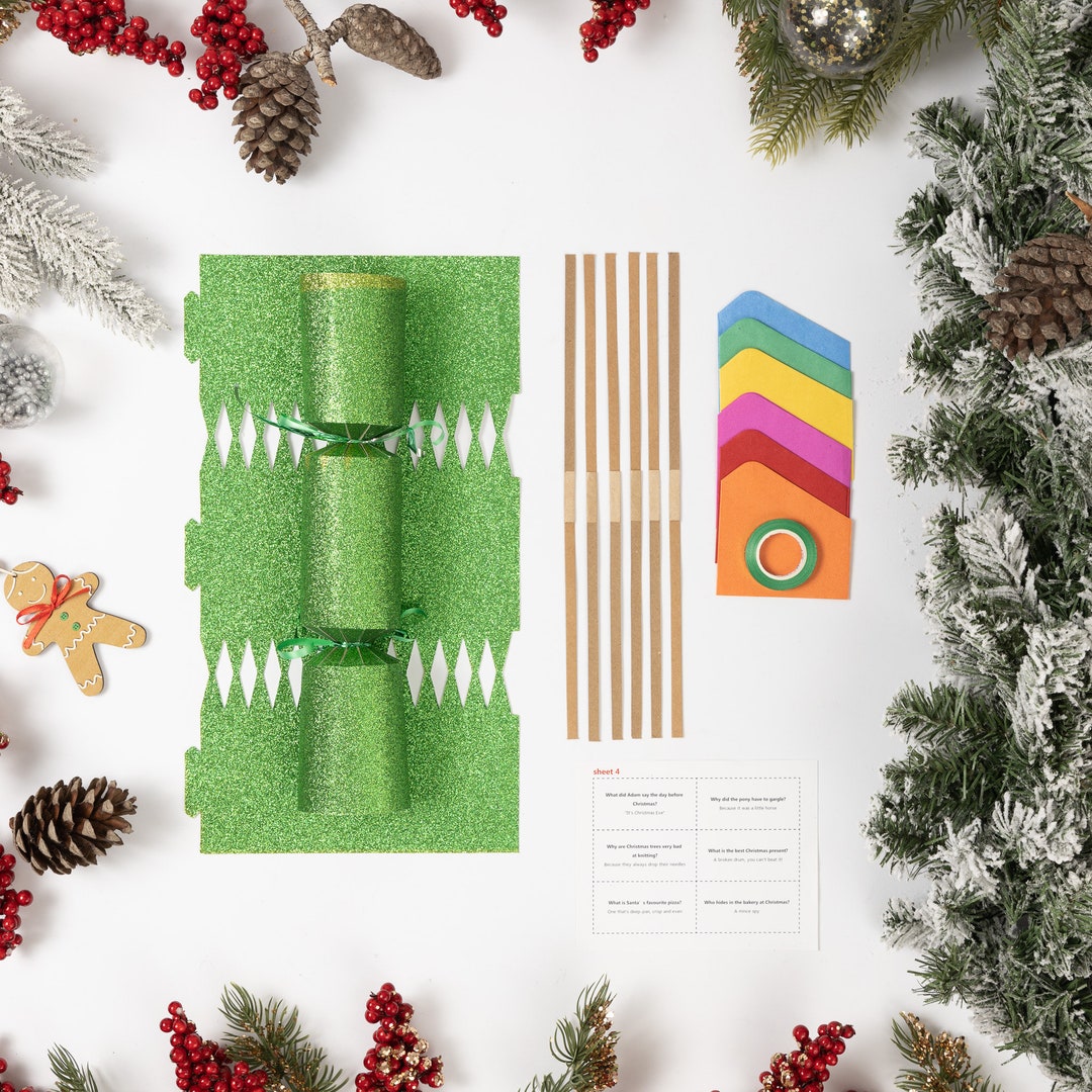 Make Your Own Christmas Cracker Kit Crackers Hats Snaps Green Glitter