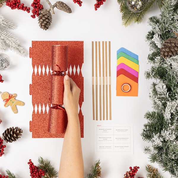 6 Make Your Own Christmas Cracker kit Crackers Hats Snaps RED GLITTER