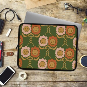 Retro Smiling Daisies Green Laptop & Tablet Sleeve, Retro Artwork Laptop Tablet Case, Mid Century Modern Style, 7&quot;, 10&quot;, 13&quot;, 15&quot;, 17&quot;