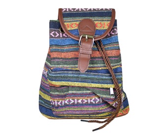 Ethno Rucksack Klein, Cityrucksack Daypack für Frauen und Mädchen, Indianer Festival Rucksack aus Südamerika, Blau und Bunt