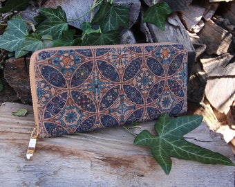 Geldbörse Damen Kork Portemonnaie für Frauen / Ethno Blumen Boho Muster / Größe 19 x 10 cm / Farbe Natur und Blau