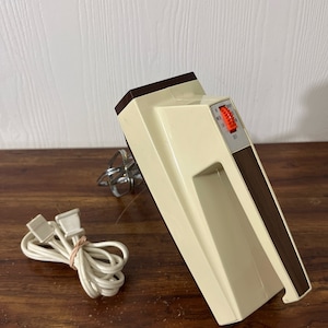 Vintage Sears & Roebuck 3 Speed Mixer model # 400.828600