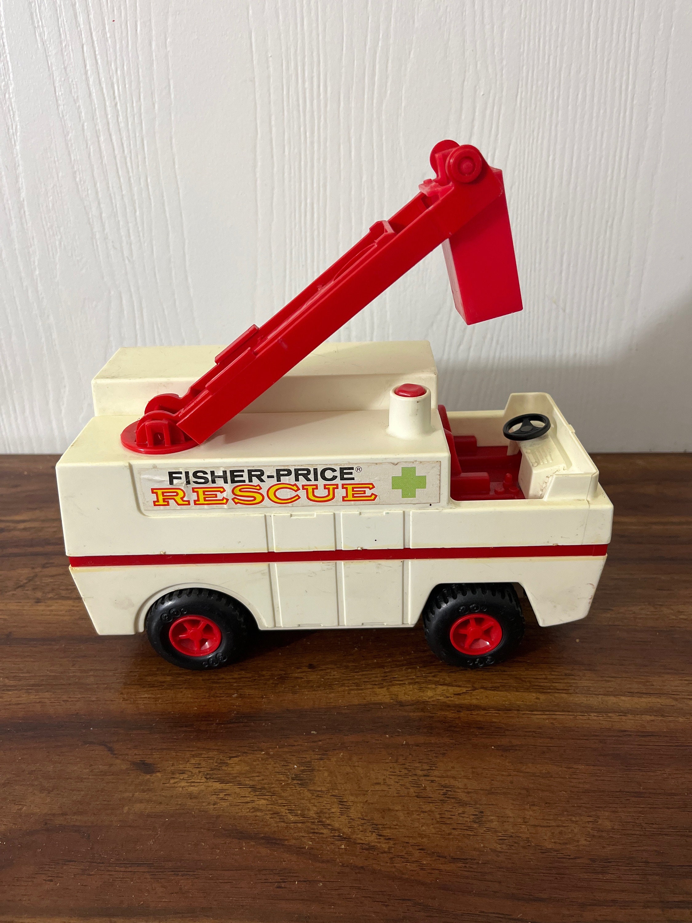 【希少品】Fisher-Price RESCUE 消防車 1974年製おもちゃ Vintage 1974 Fisher Price Rescue Truck #303 - Etsy