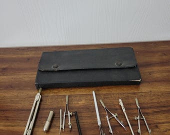 Juego de dibujo técnico de la empresa A. Lietz, fabricado en Alemania.