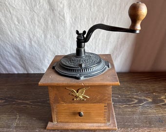 Vintage koffiemolendecor in landelijke boerderijstijl