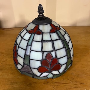 Abat-jour vintage en vitrail 6,5 po. de haut 8,5 po. de diamètre
