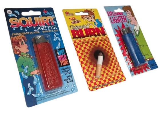 Vintage 3 Pack SMOKER JOKE SET Kit Fake Squirting Lighter Cigarette Burn  Exploding Bic Style Light Cig Prank Gag Joker Cigar Bar Gift Bang
