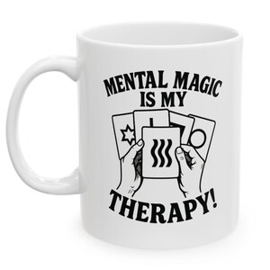 ¡La magia mental es mi terapia! Taza de cerámica: regalo perfecto para amantes del café, la magia mental, magos, tazas, té, cartas de percepción extrasensorial, manos y artistas.