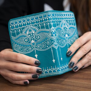 Blaue Boho Leder Passport Brieftasche, personalisierte Passport Cover, einzigartiges Geschenk für Frauen Bild 2
