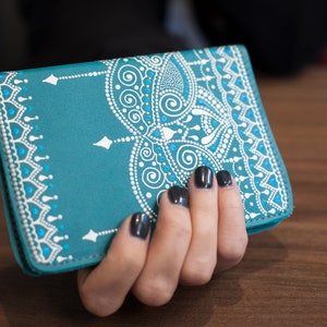 Blaue Boho Leder Passport Brieftasche, personalisierte Passport Cover, einzigartiges Geschenk für Frauen Bild 5
