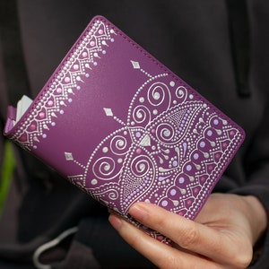 Blaue Boho Leder Passport Brieftasche, personalisierte Passport Cover, einzigartiges Geschenk für Frauen Bild 4